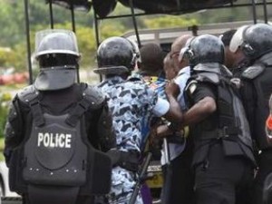 Côte d'Ivoire : Le faux policier arrêté à  Sikensi condamné à  12 mois de prison