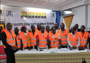 Côte d'Ivoire : Une organisation de la société civile annonce une marche en «Gilet Orange» contre l'injustice sociale