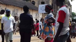Côte d'Ivoire : A Bassam, après les partisans de Moulot, les supporteurs  d'Ezaley dans la rue pour contester les résultats des partielles