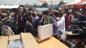 Côte d'Ivoire: Brassivoire offre un chà¢teau d'eau et des équipements bio-médicaux à  l'hôpital général d'Anyama
